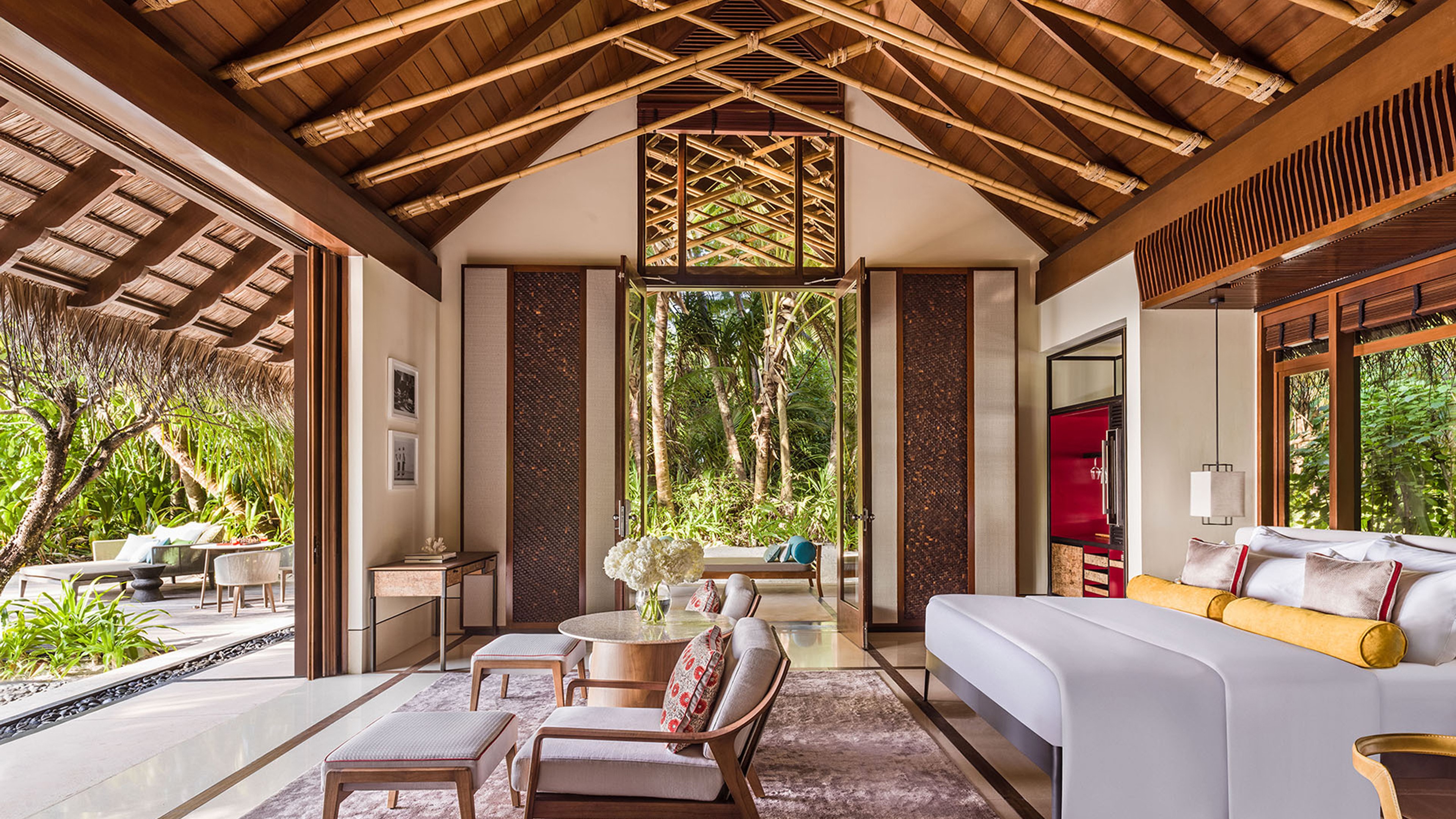 One&Only Reethi Rah Maldives: 12 Pristine Coral Beaches & Grand Sunset Villa 2026